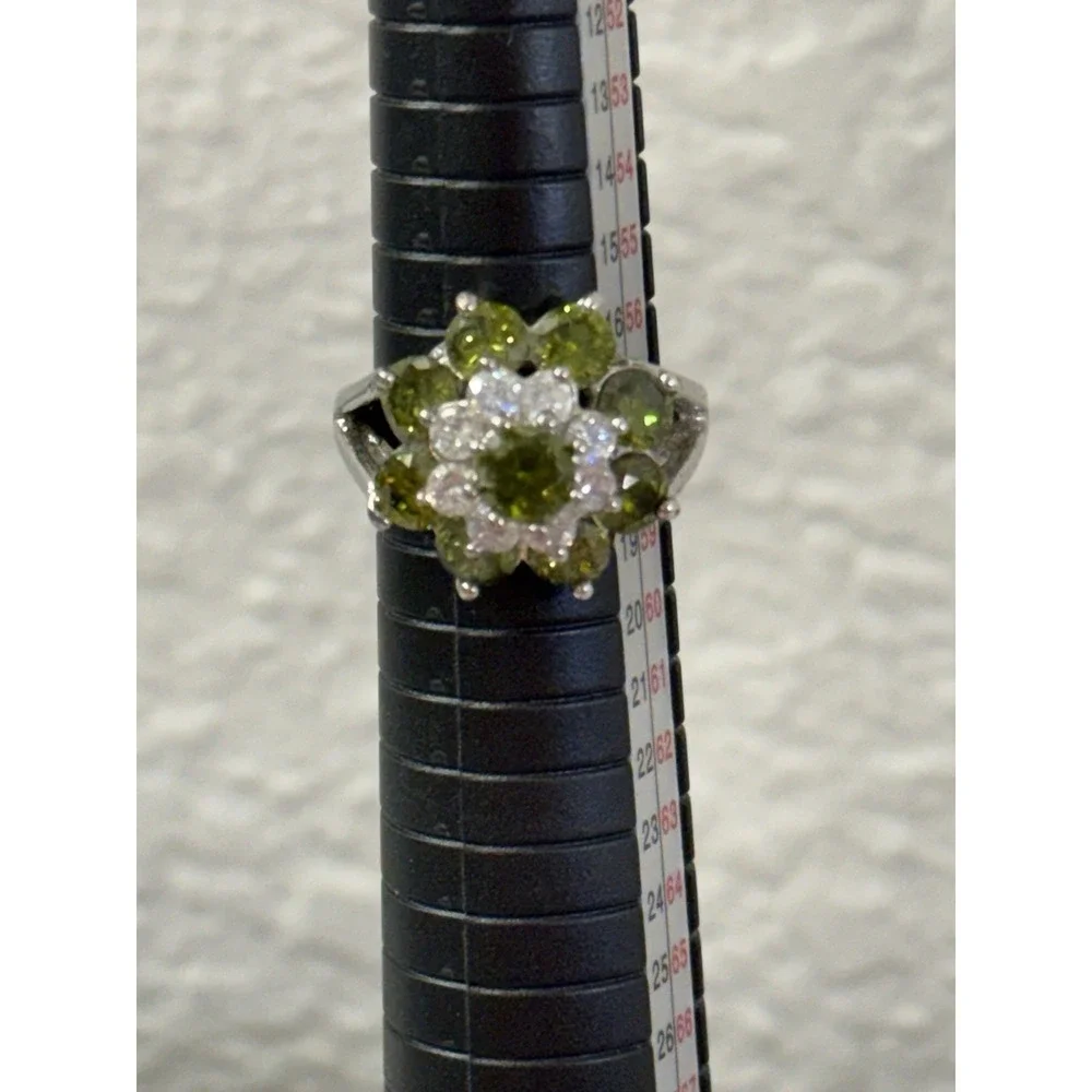 Vintage White Gold Tone Tiered Green Clear Flower Cluster Ring Size 8 SEE NOTE